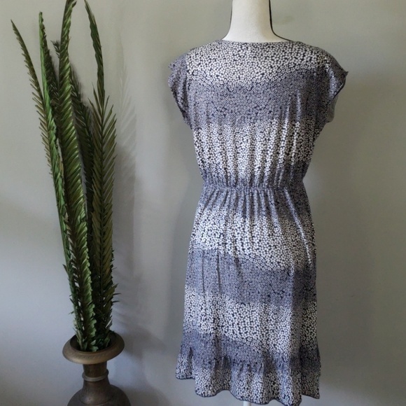 Old Navy blue print dress with elastic waist - Picture 2 of 3